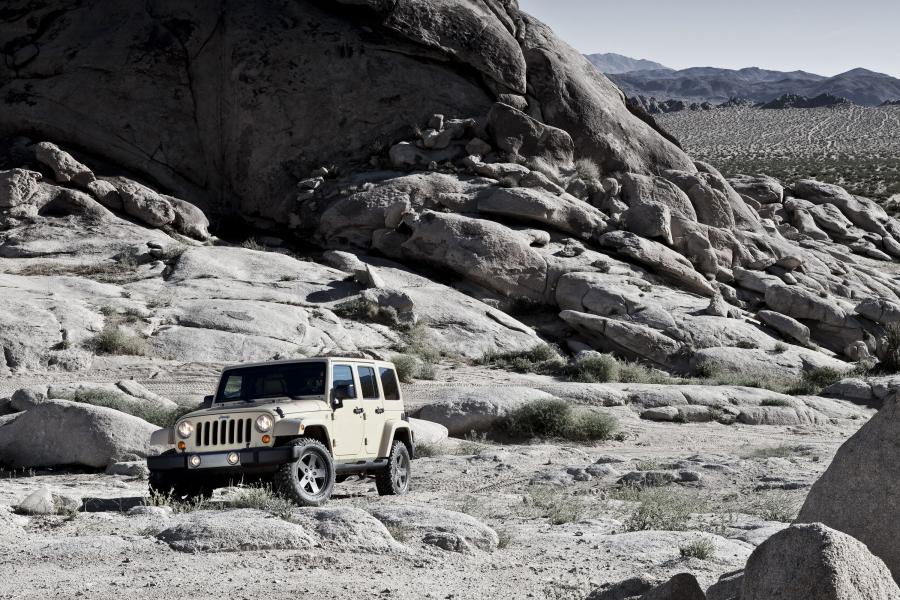  Jeep Wrangler Unlimited Mojave 2011 года  (фото 36 из 46)